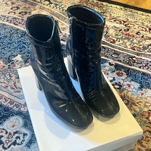 URBAN OUTFITTERS Alana Black Patent Block Heel Boot US 7